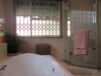 Main Bathroom - 16 square meters of property in Benoni