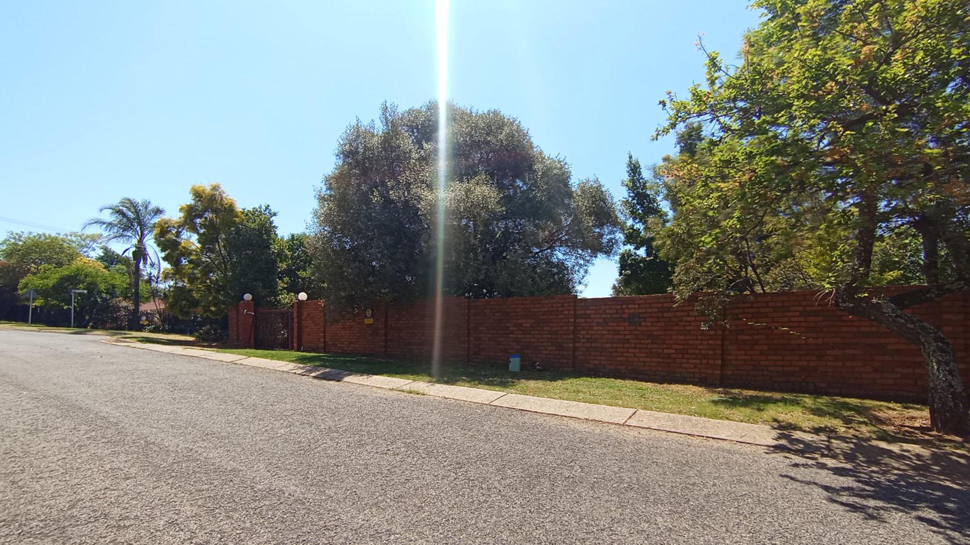 Front View of property in Constantiapark