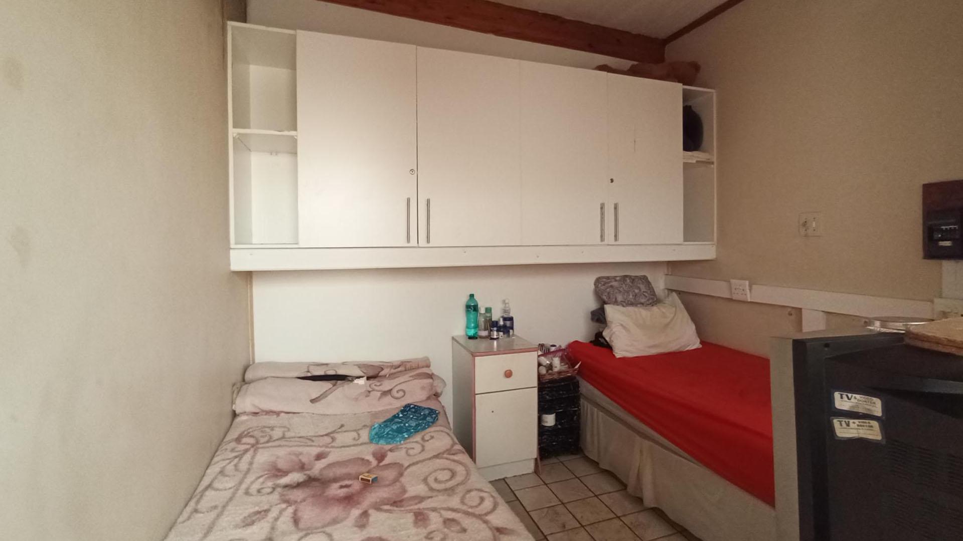 Flatlet - 106 square meters of property in Constantiapark