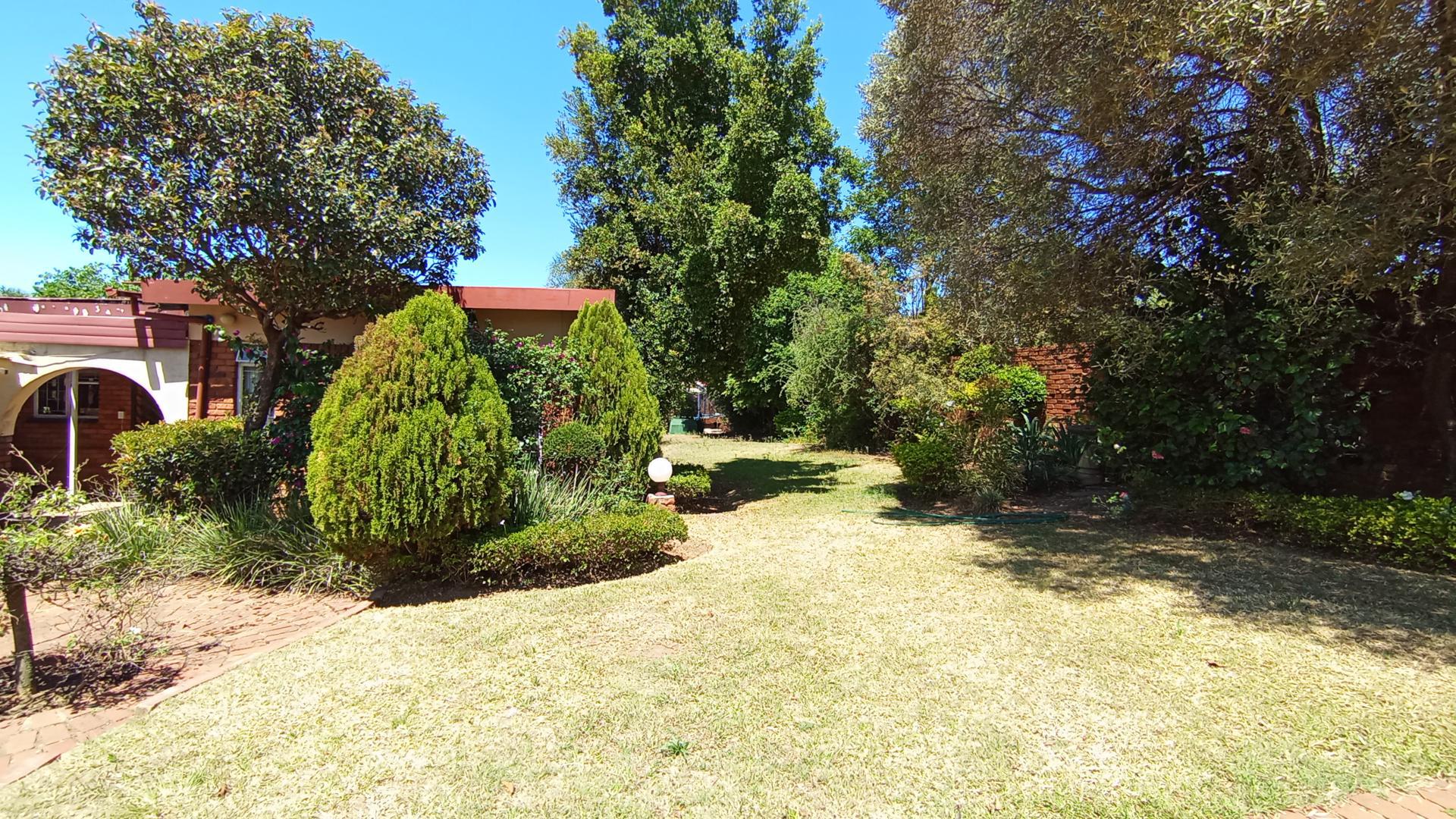 Front View of property in Constantiapark