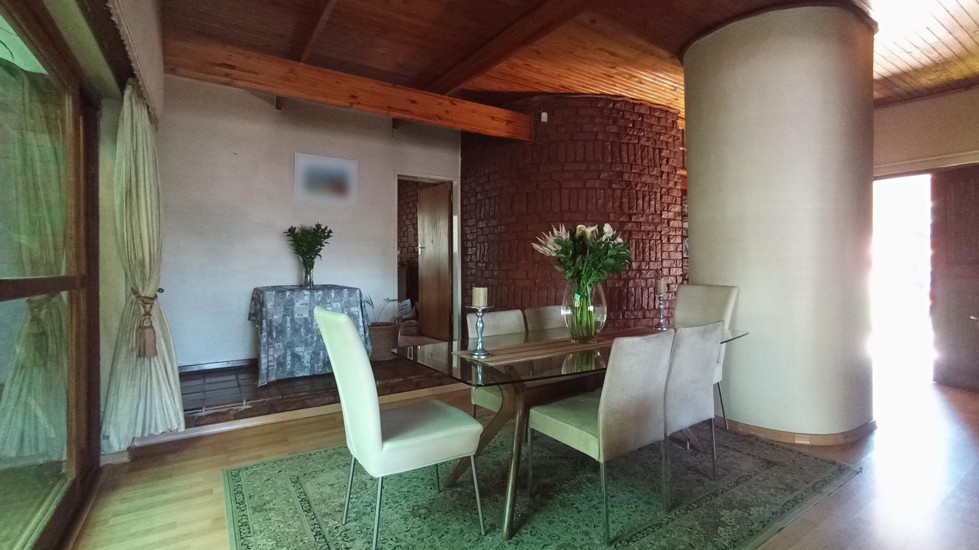 Dining Room - 27 square meters of property in Constantiapark