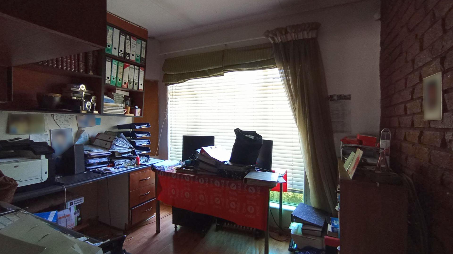 Study - 10 square meters of property in Constantiapark