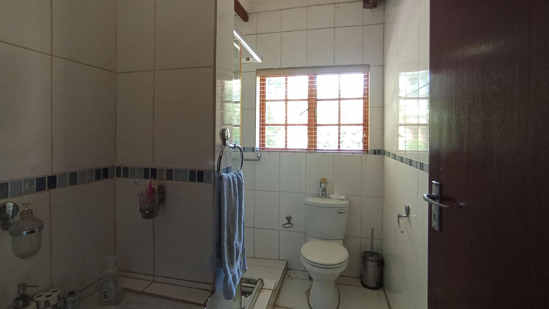 Bathroom 1 - 6 square meters of property in Constantiapark