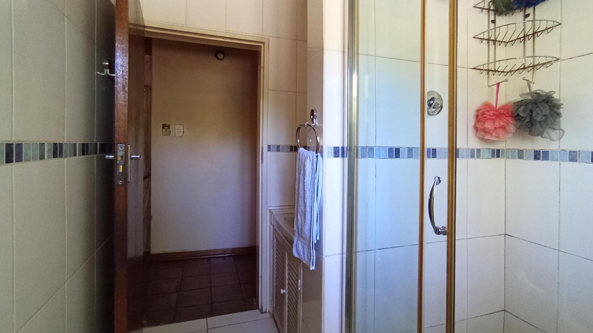 Bathroom 1 - 6 square meters of property in Constantiapark