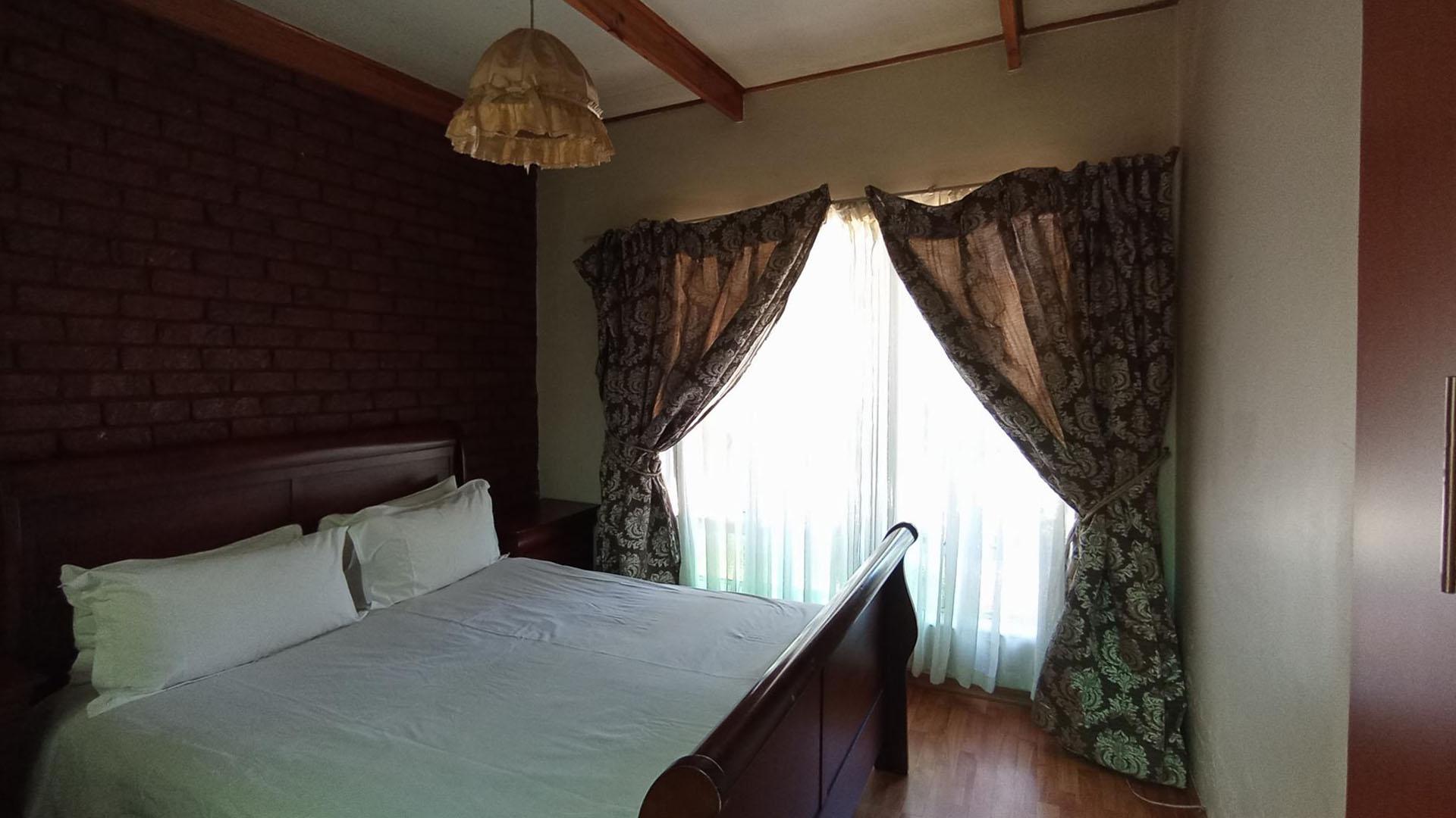 Bed Room 1 - 15 square meters of property in Constantiapark