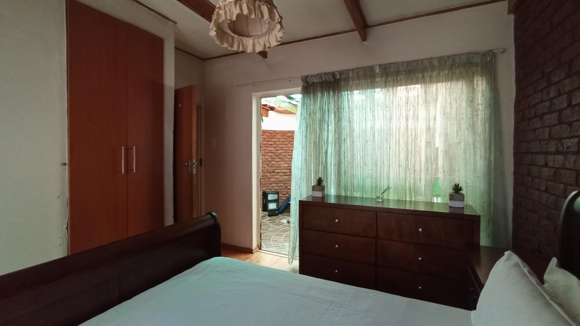 Bed Room 1 - 15 square meters of property in Constantiapark