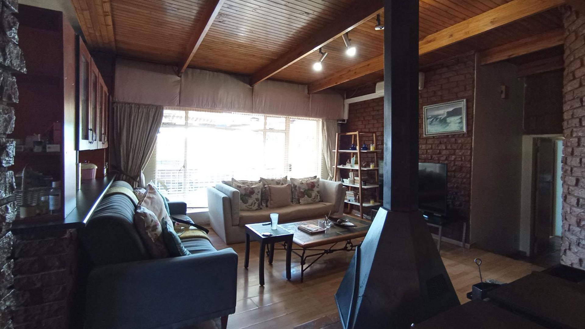 Lounges - 21 square meters of property in Constantiapark