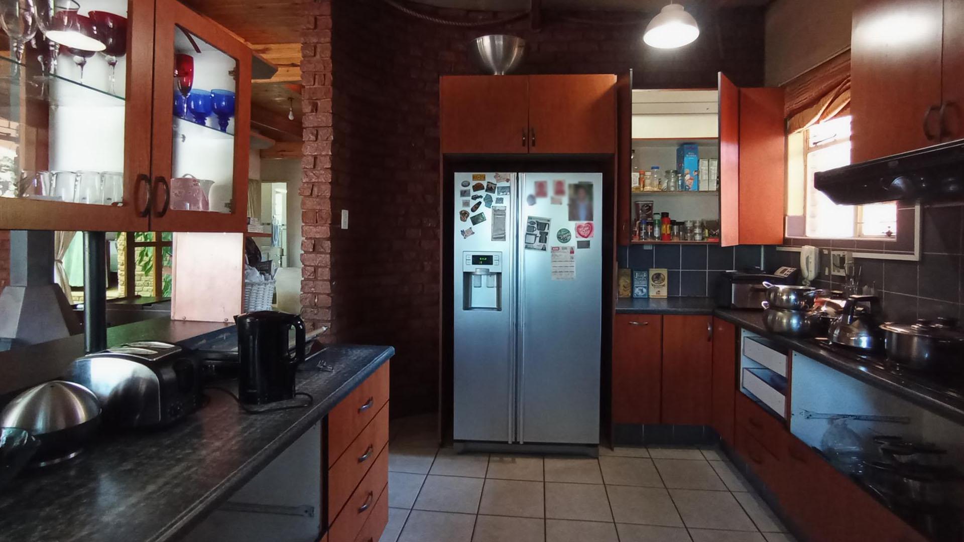 Kitchen - 19 square meters of property in Constantiapark