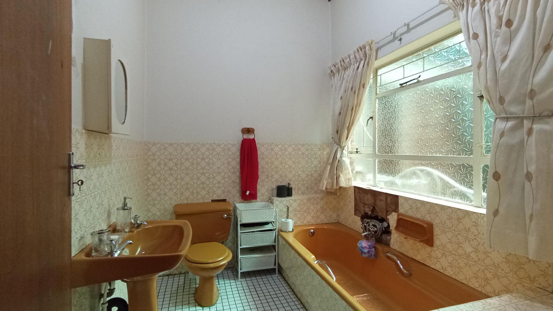 Bathroom 2 - 7 square meters of property in Constantiapark