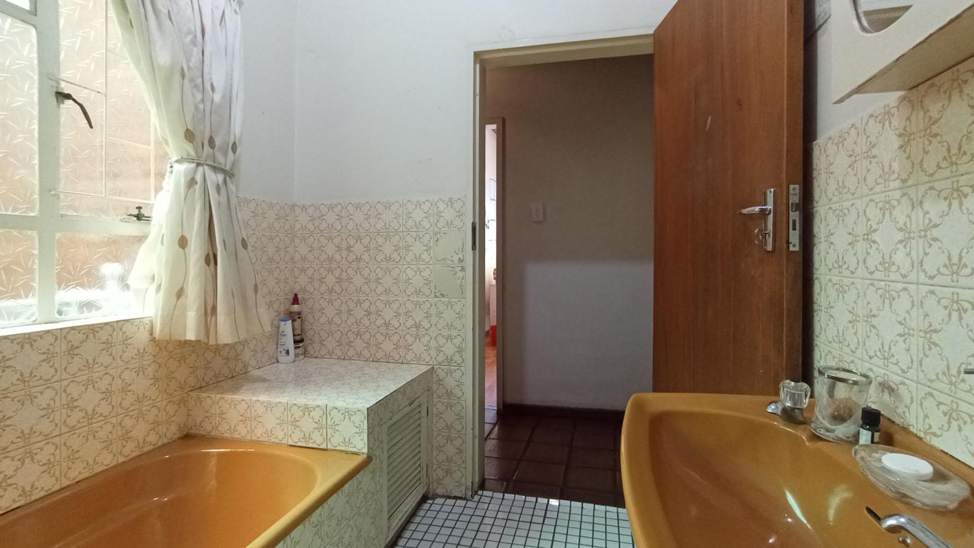 Bathroom 2 - 7 square meters of property in Constantiapark