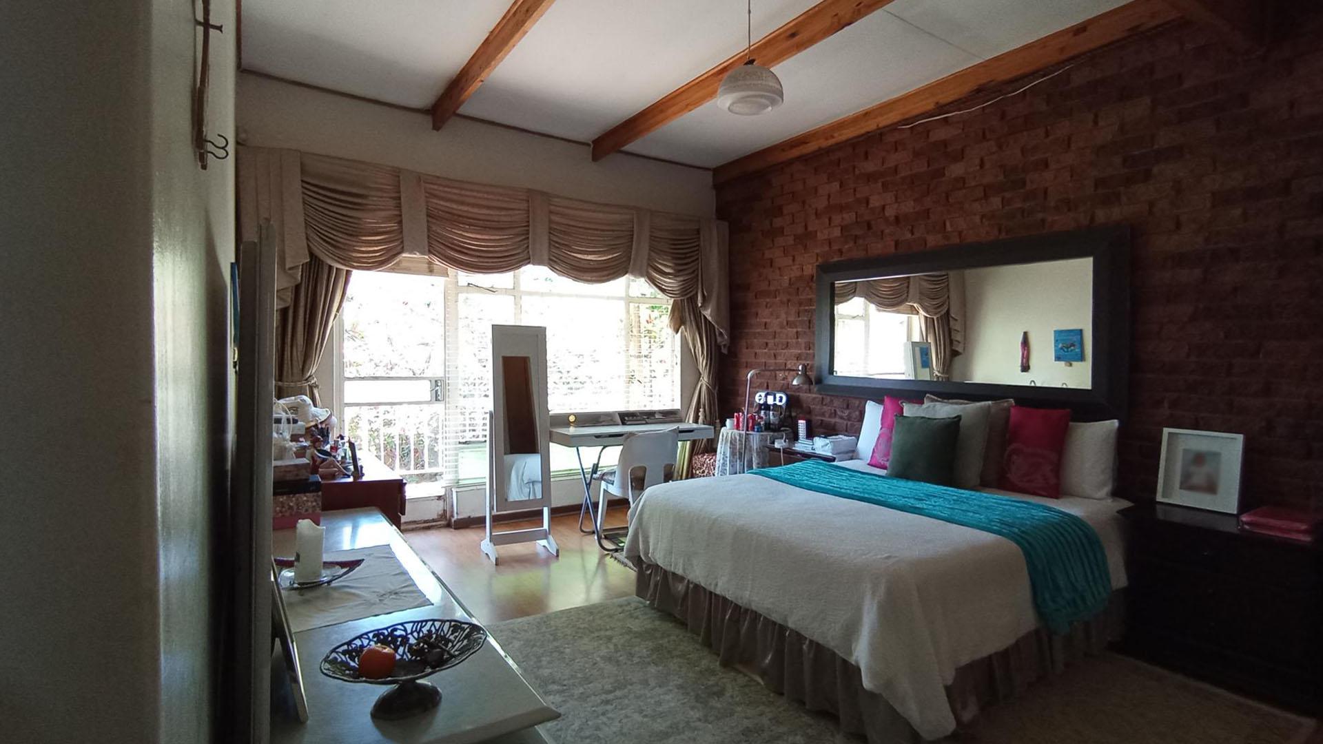 Main Bedroom - 32 square meters of property in Constantiapark