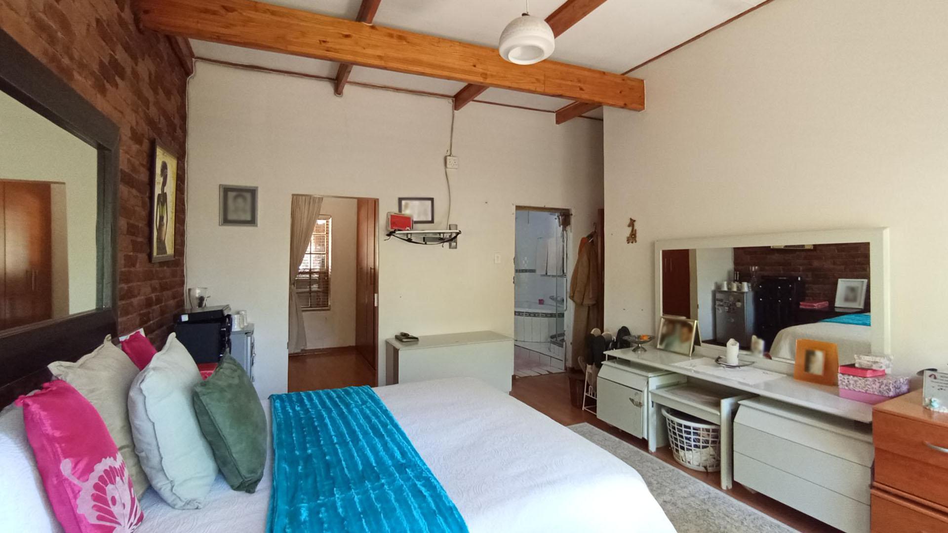 Main Bedroom - 32 square meters of property in Constantiapark