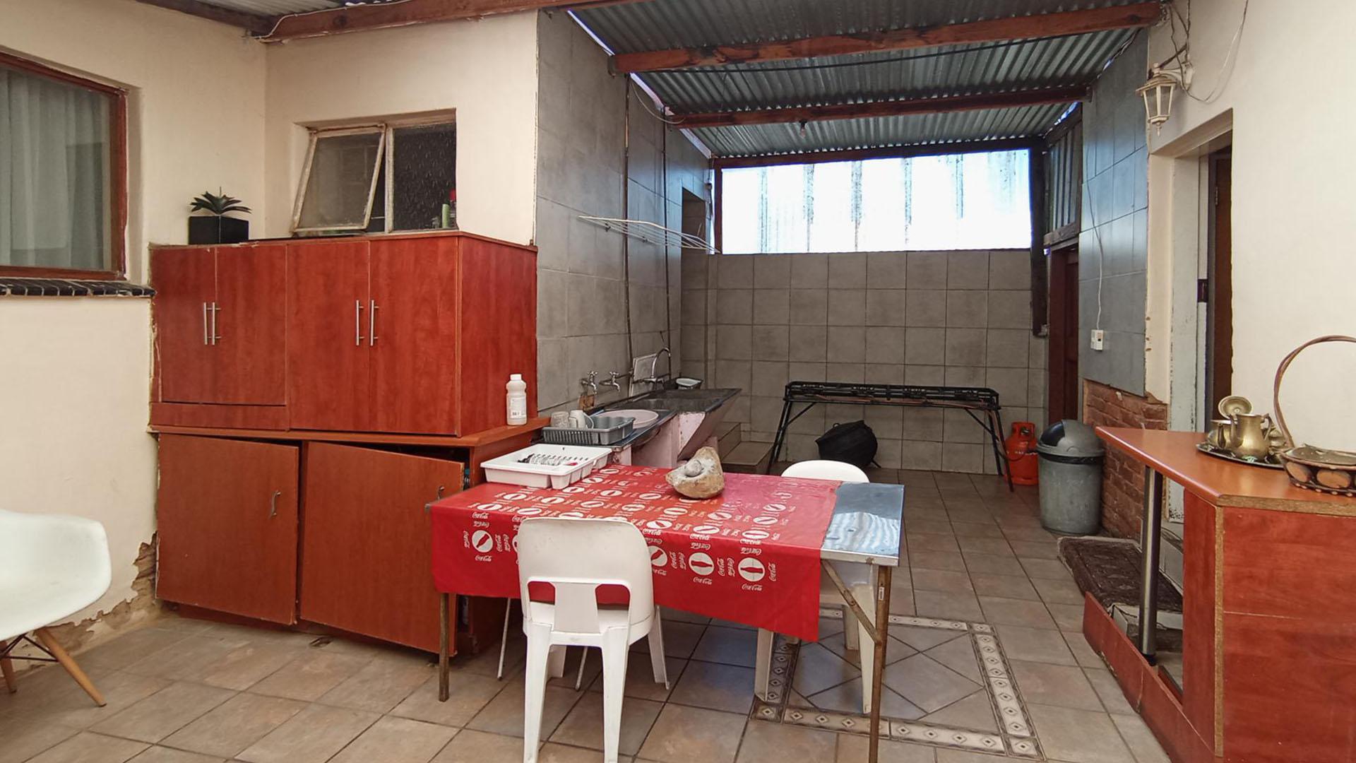 Flatlet - 106 square meters of property in Constantiapark