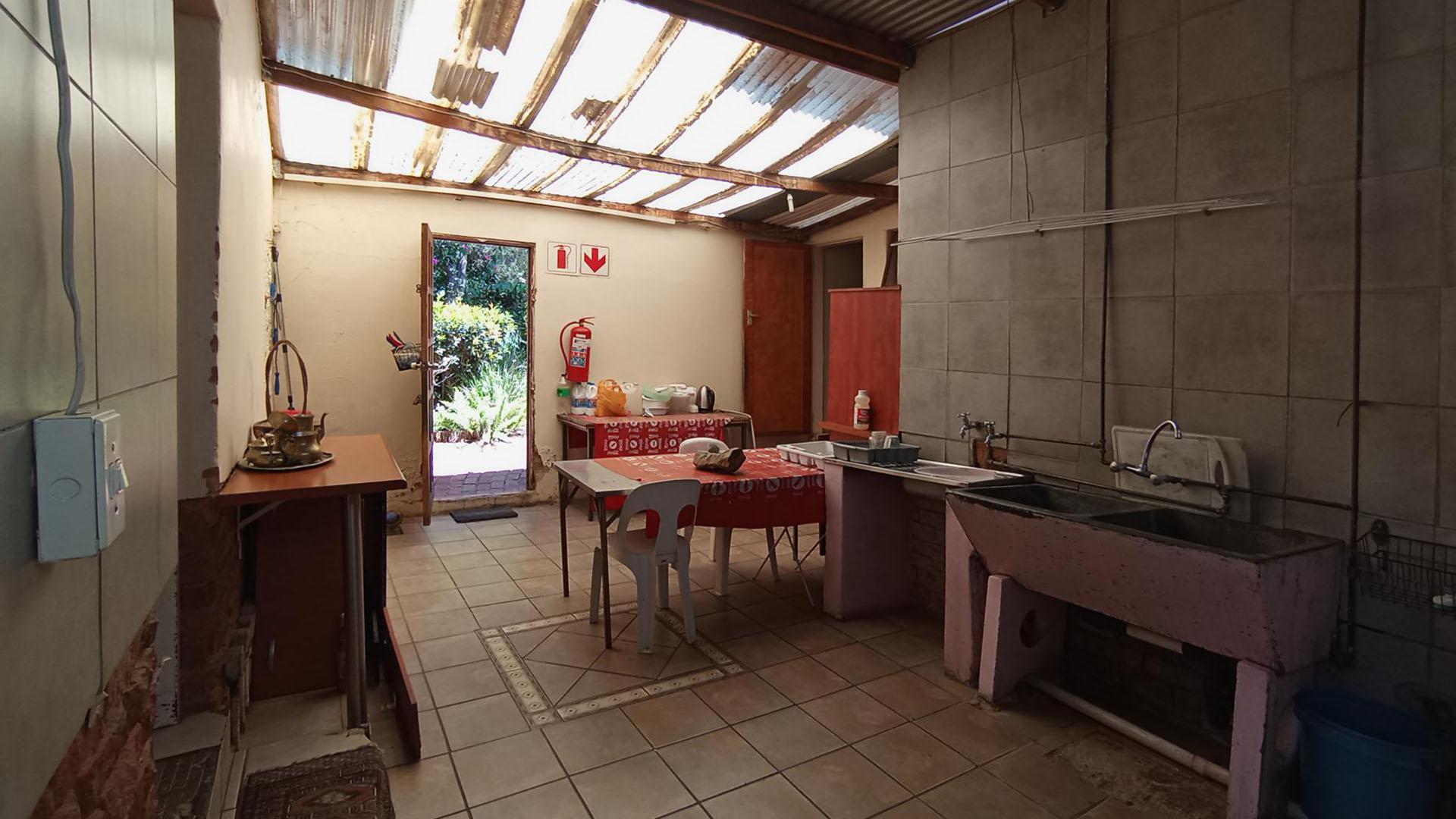 Flatlet - 106 square meters of property in Constantiapark