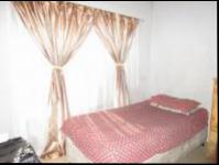 Bed Room 1 - 11 square meters of property in Albertsdal