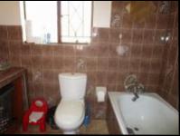 Main Bathroom - 24 square meters of property in Albertsdal