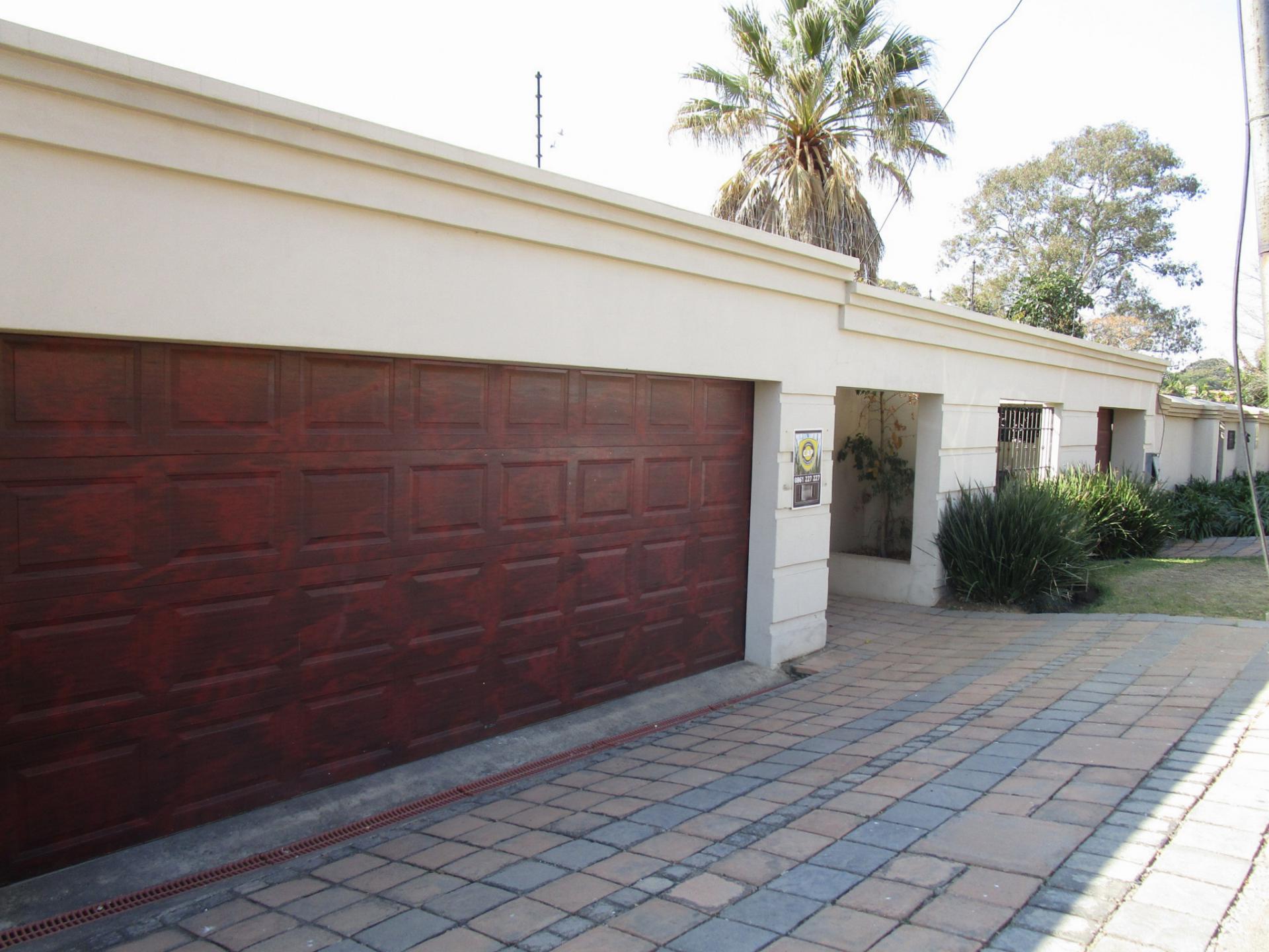 Front View of property in Orange Grove