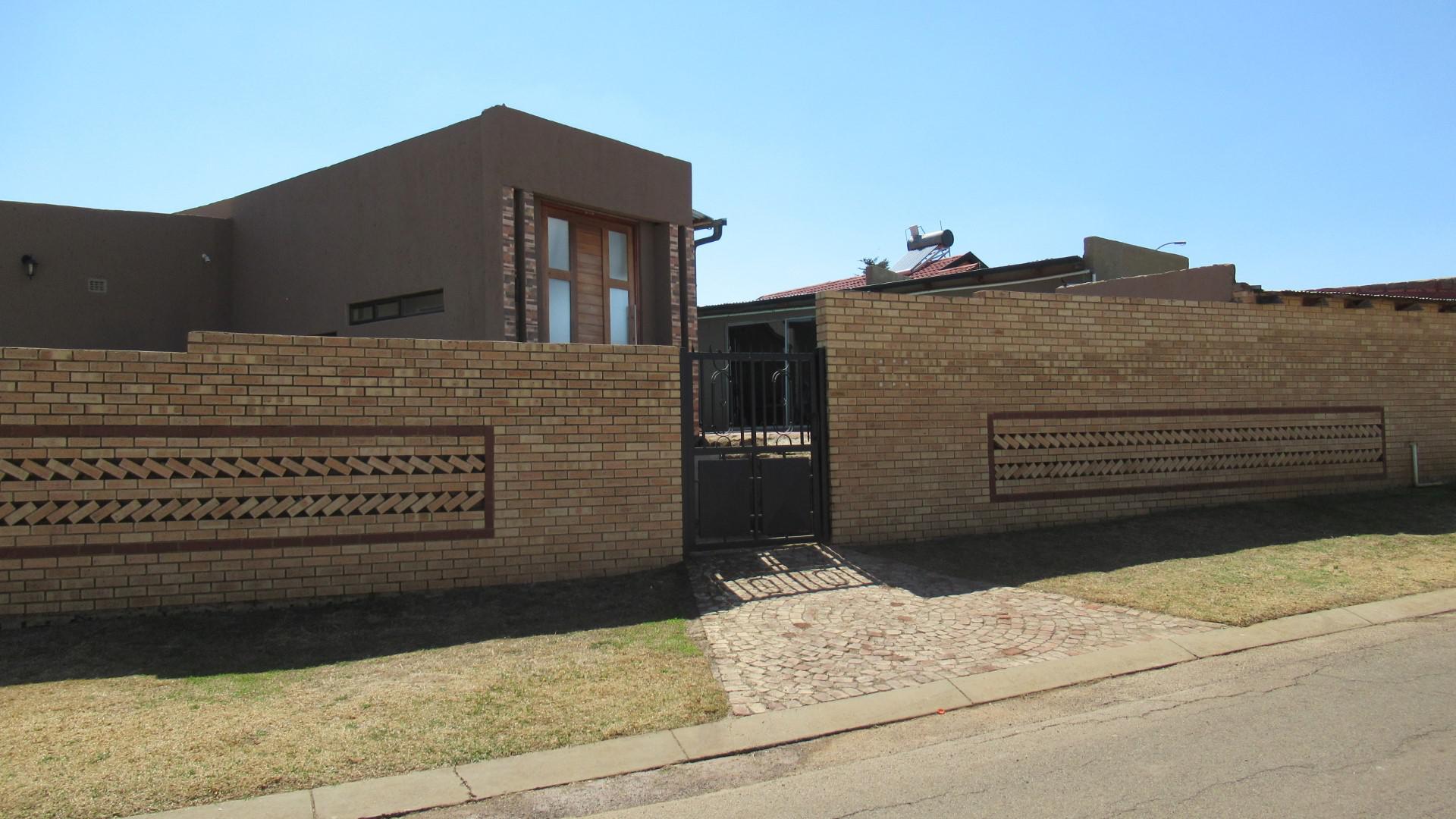 Front View of property in Lenasia South