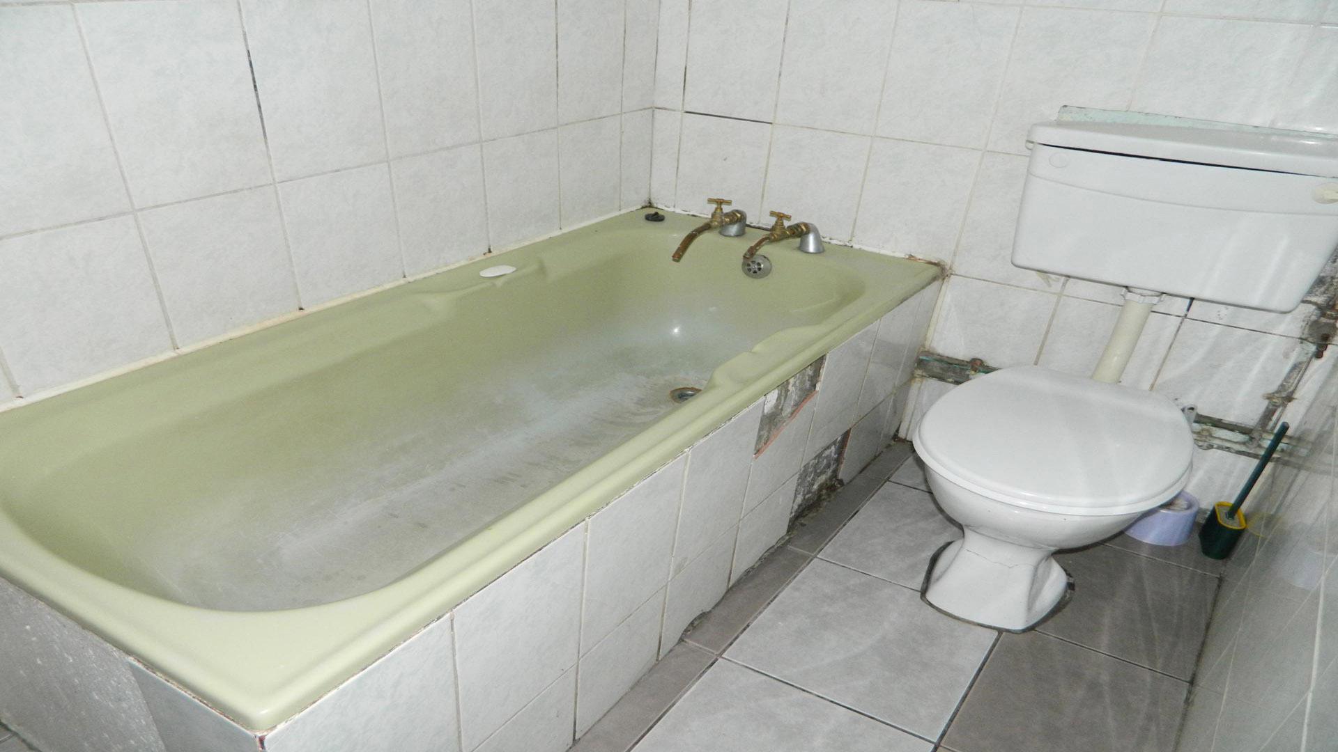 Bathroom 1 of property in Mitchells Plain