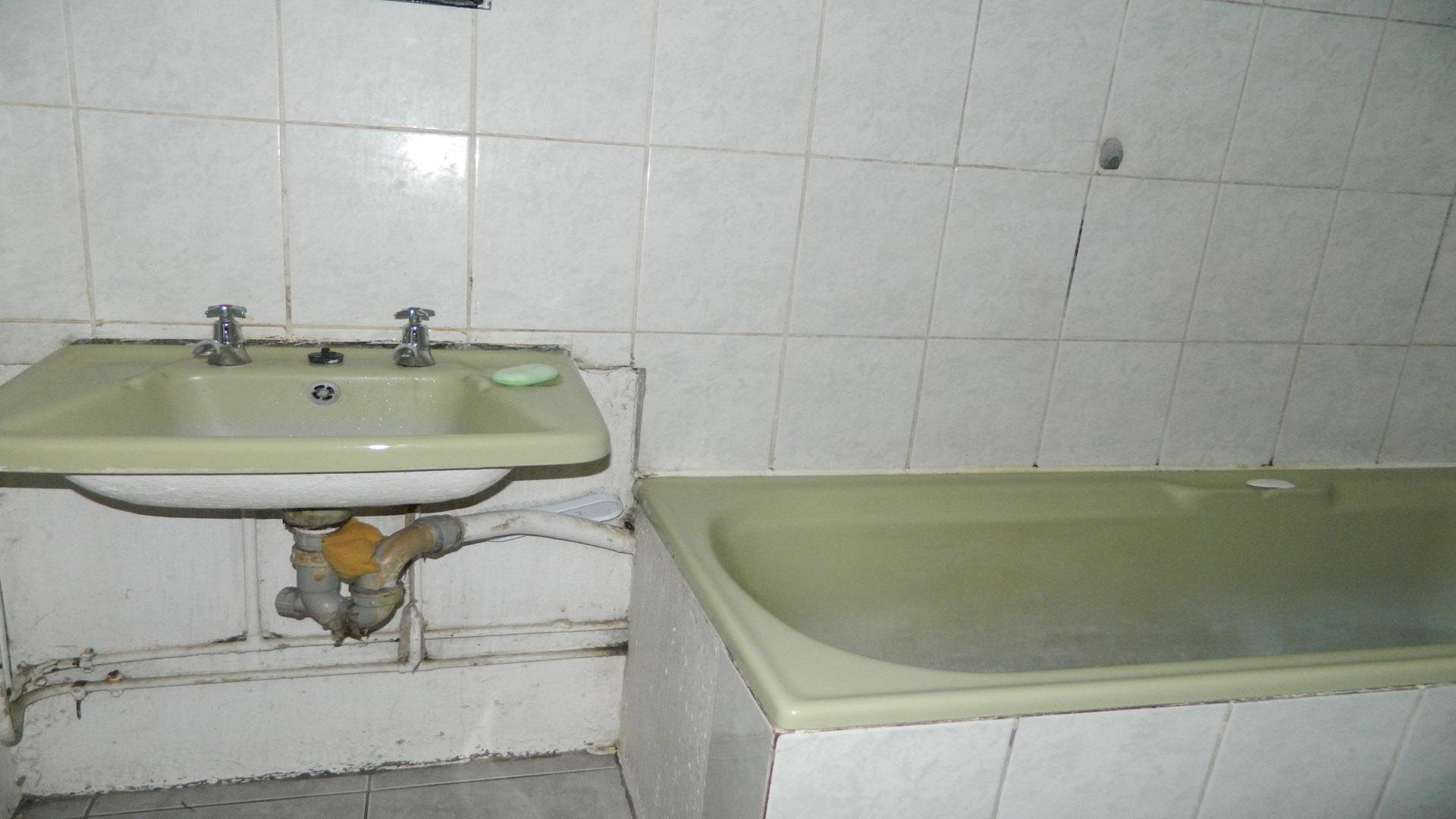 Bathroom 1 of property in Mitchells Plain