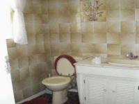 Guest Toilet - 17 square meters of property in Grootvlei