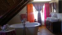 Bathroom 1 - 14 square meters of property in Meer En See