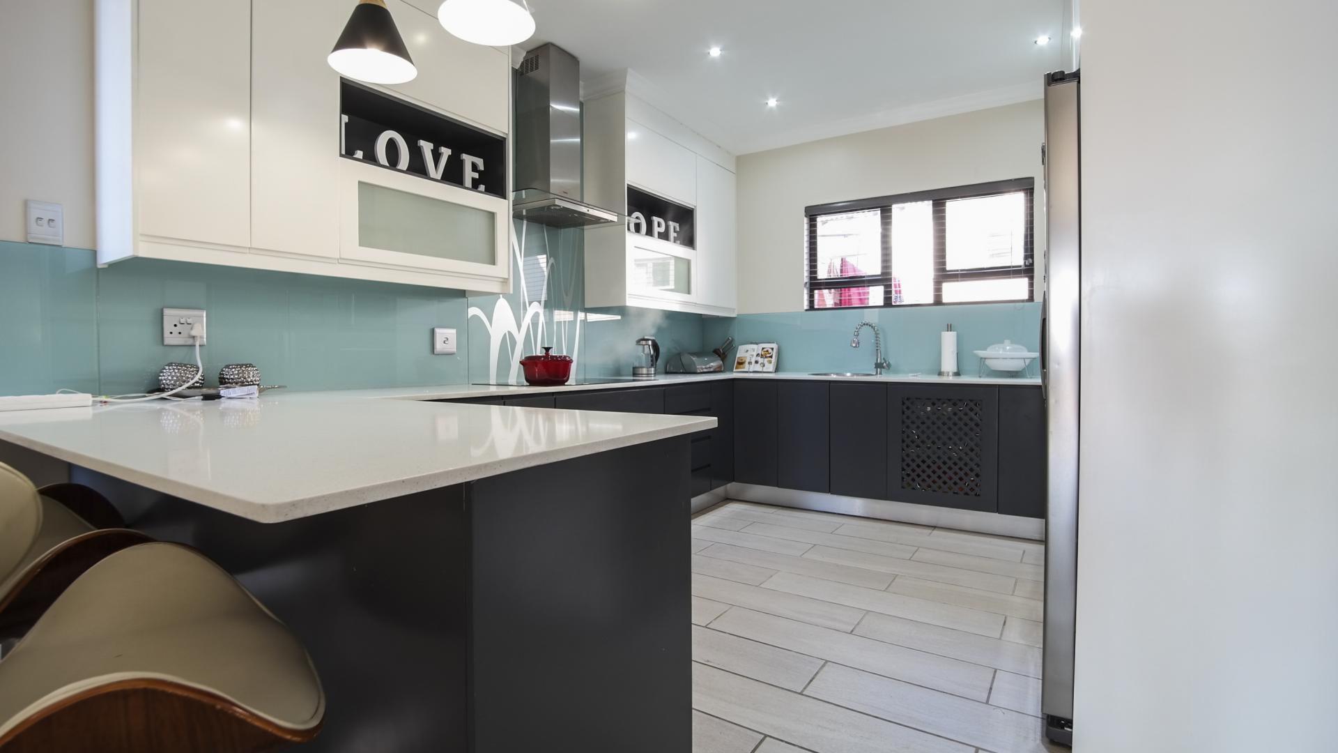 Kitchen - 16 square meters of property in Heron Hill Estate