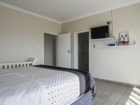 Main Bedroom - 32 square meters of property in Heron Hill Estate