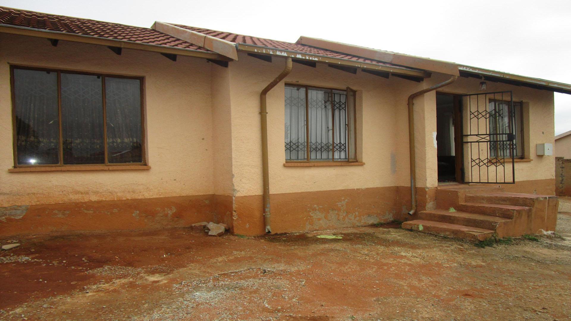 Front View of property in Groblerpark