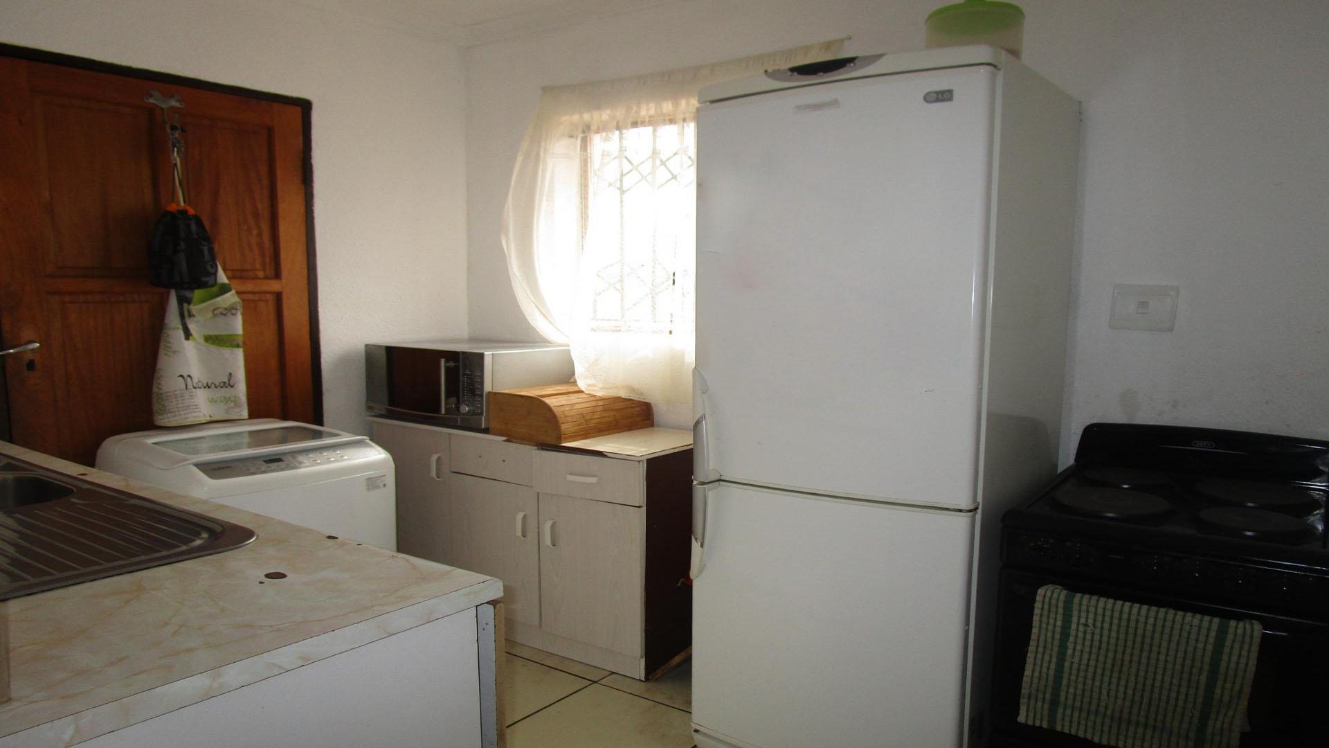 Kitchen - 8 square meters of property in Groblerpark