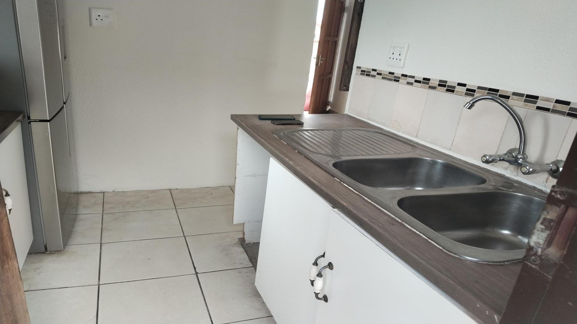 Kitchen - 8 square meters of property in Groblerpark