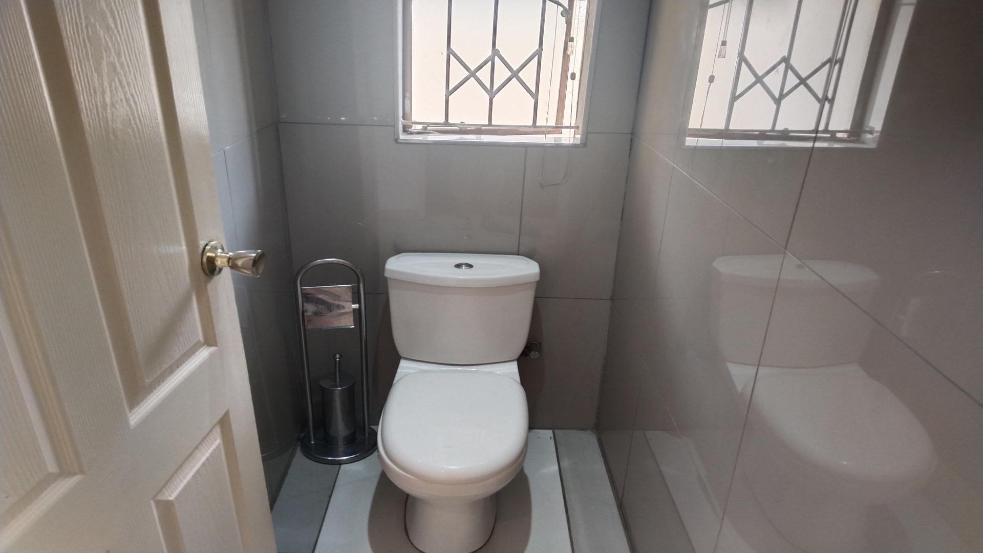 Bathroom 2 of property in Groblerpark