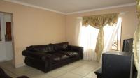 Lounges - 13 square meters of property in Groblerpark