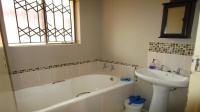 Bathroom 1 - 4 square meters of property in Groblerpark
