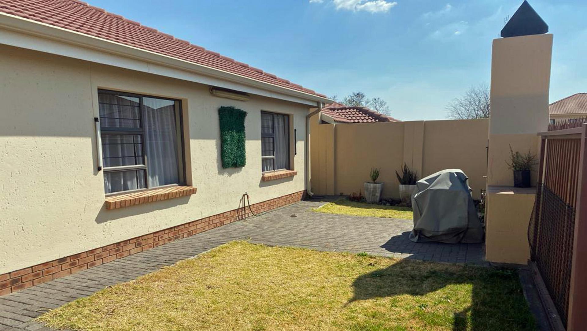 Front View of property in Secunda