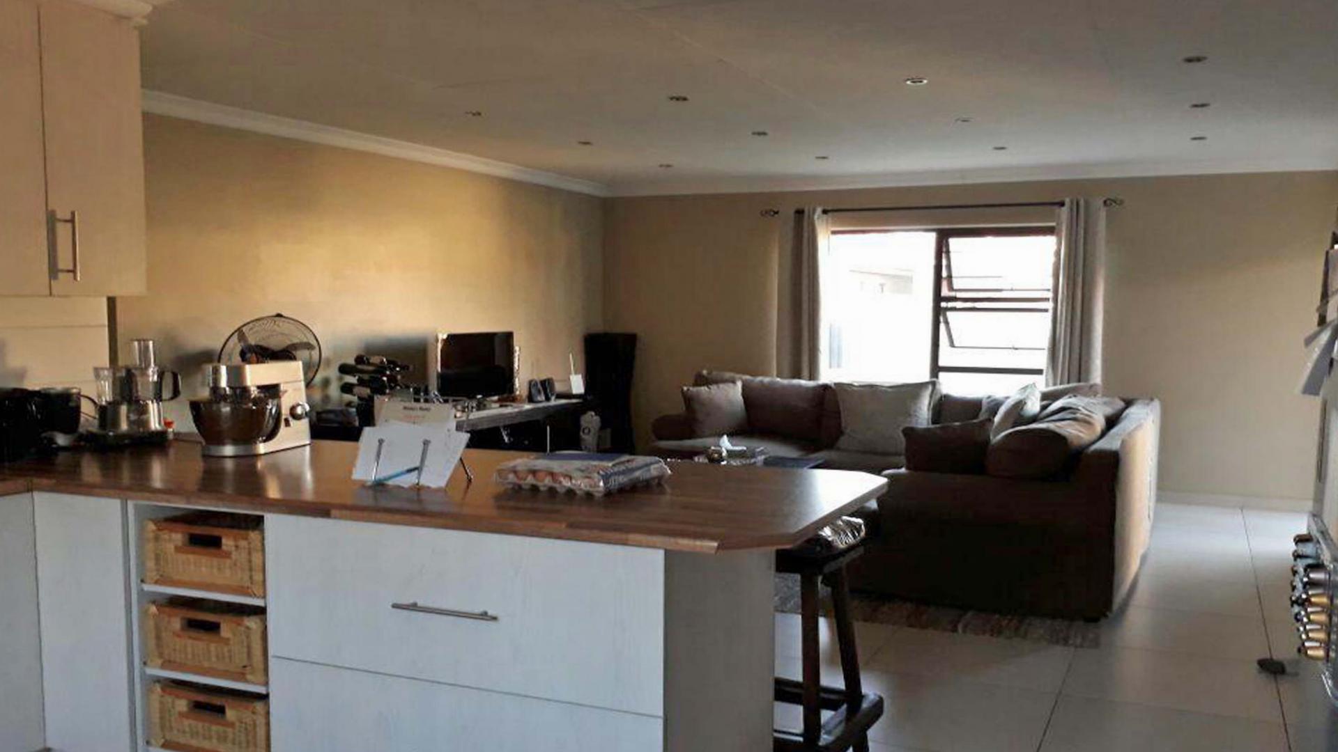 Kitchen - 13 square meters of property in Secunda