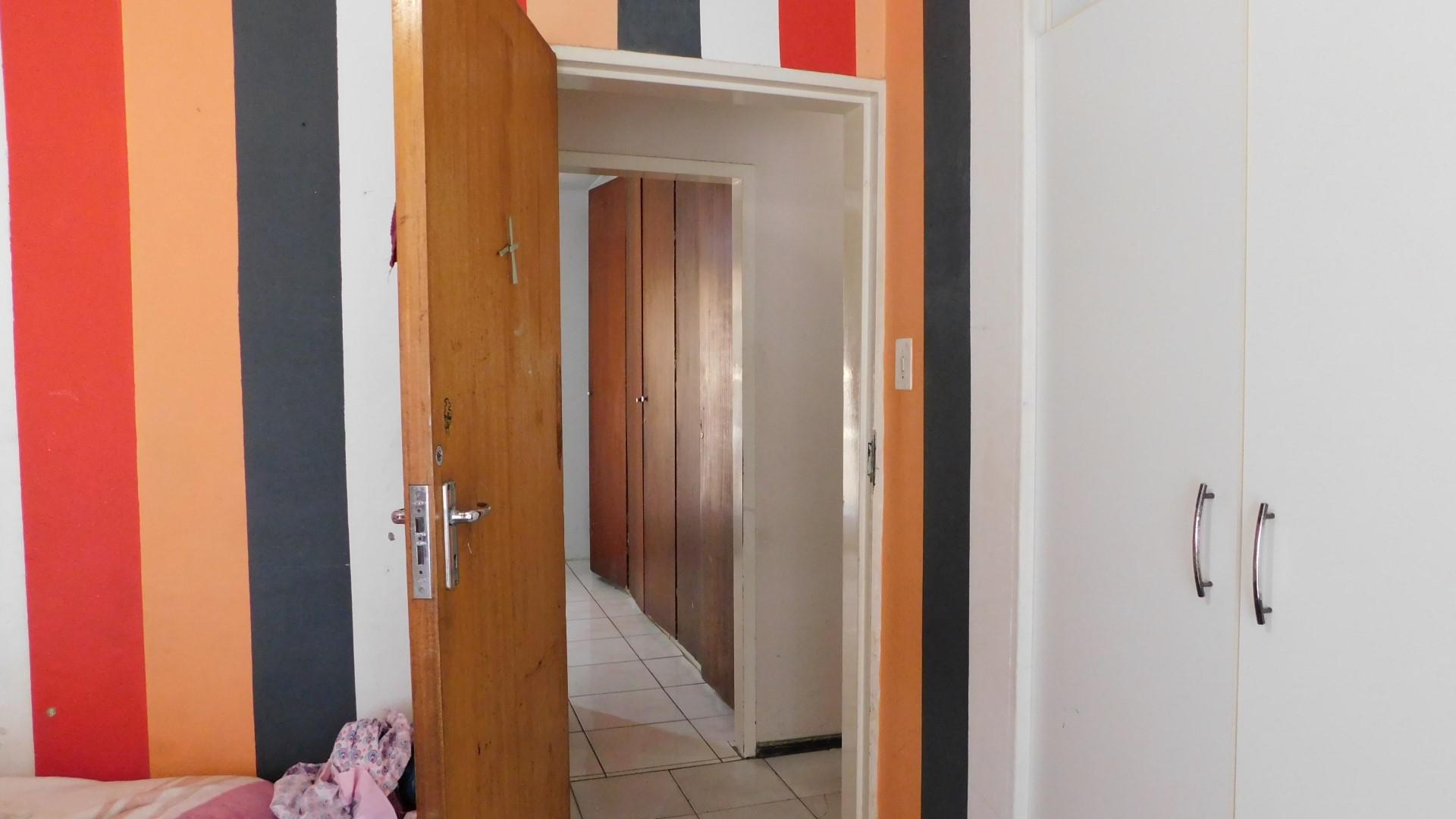 Bed Room 1 - 12 square meters of property in Bisley