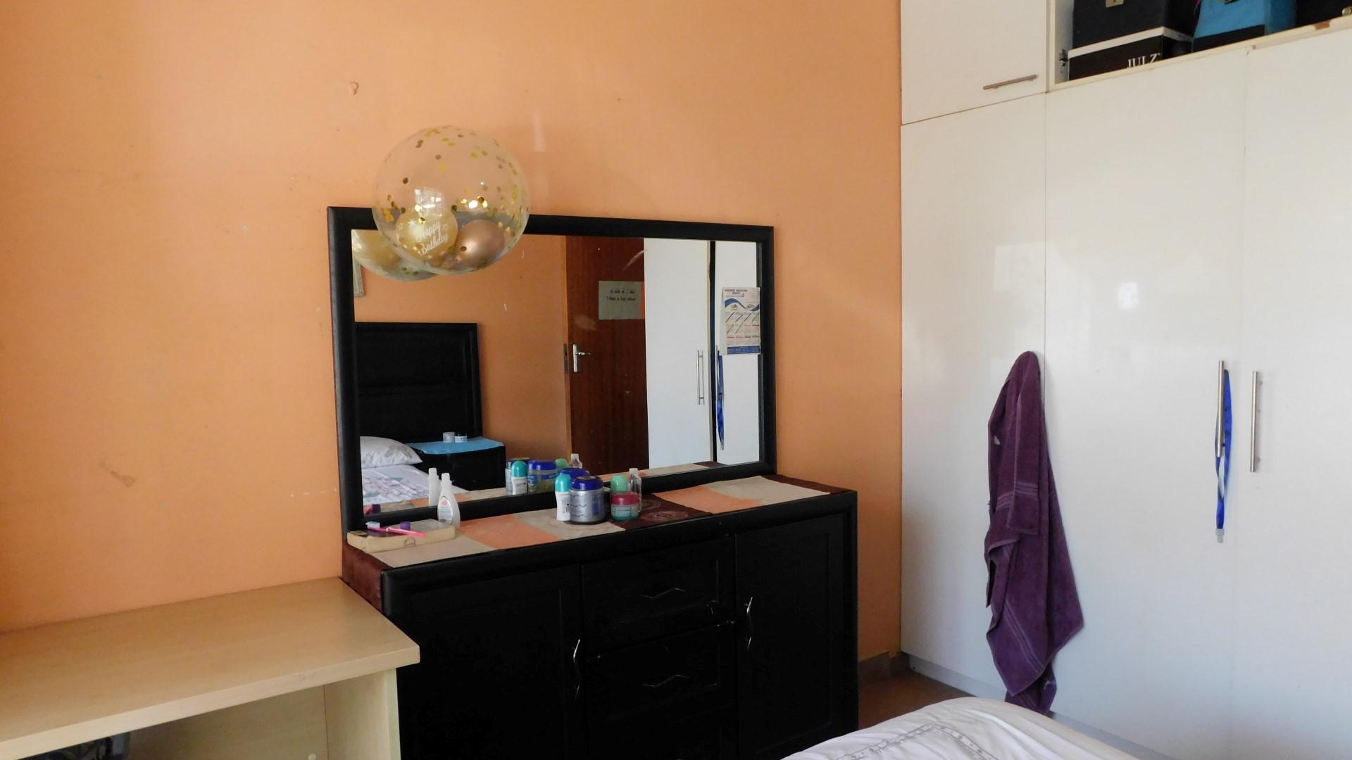 Bed Room 2 - 13 square meters of property in Bisley