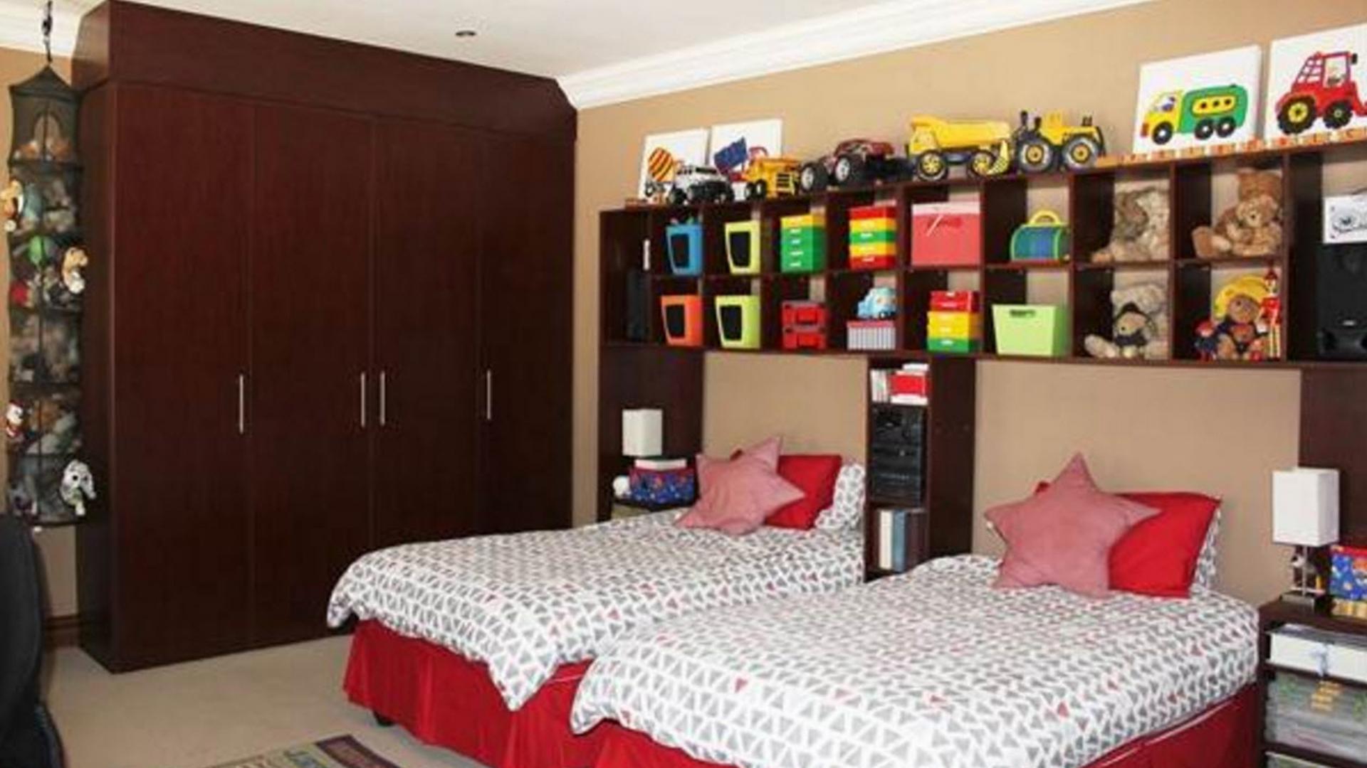 Bed Room 1 of property in Boardwalk Meander Estate