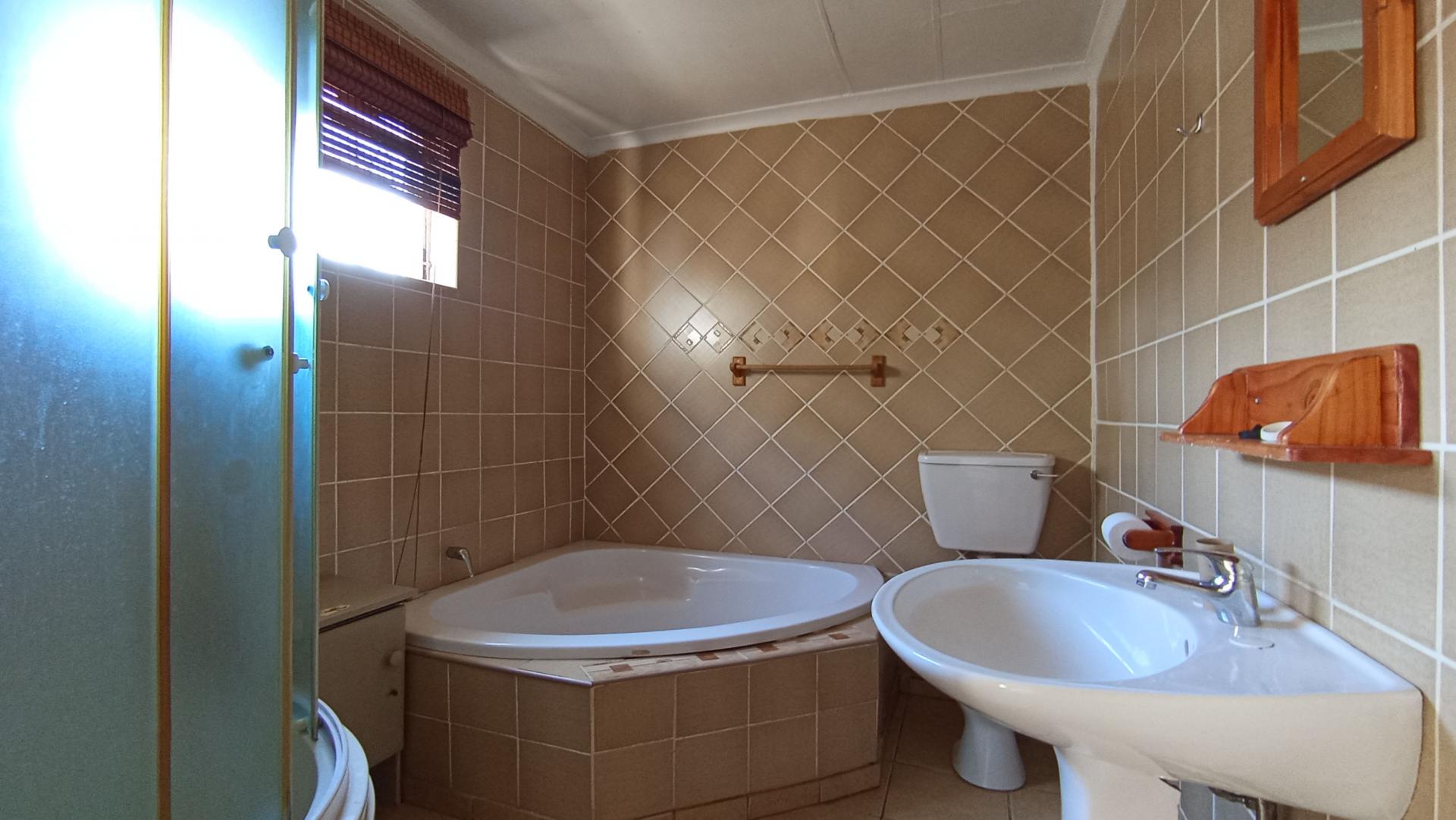 Bathroom 1 - 19 square meters of property in Sophiatown