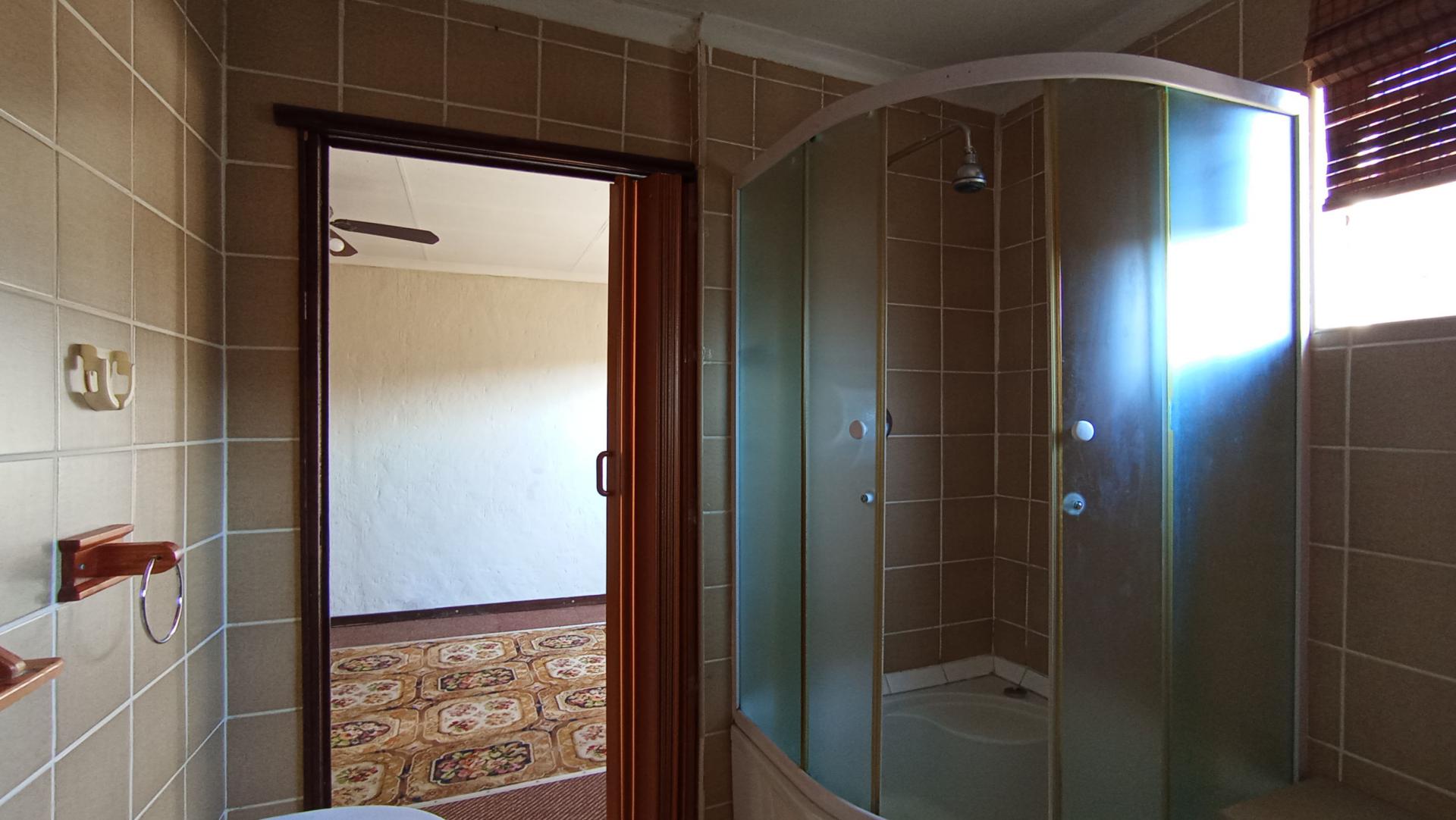 Bathroom 1 - 19 square meters of property in Sophiatown