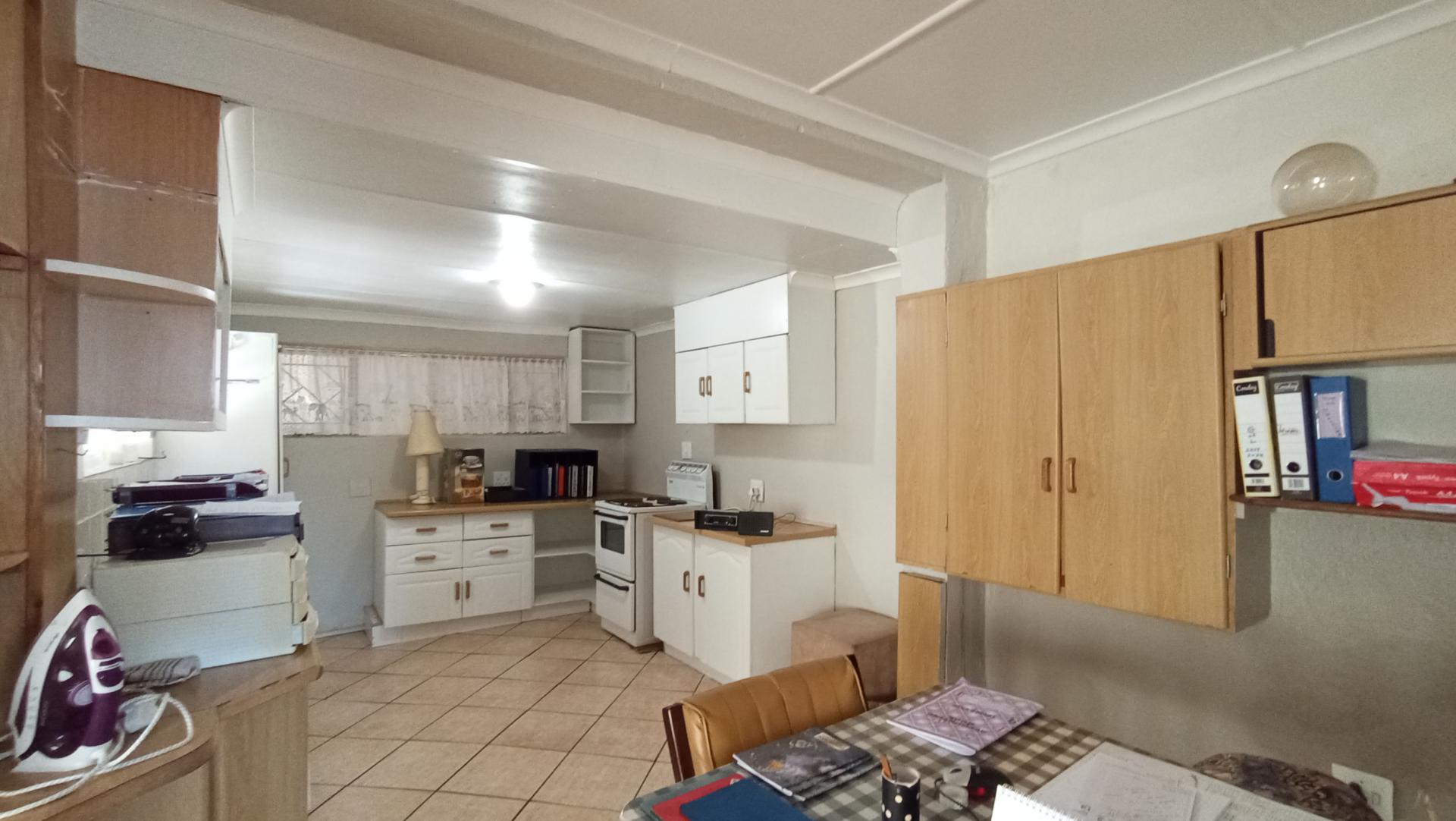 Kitchen - 37 square meters of property in Sophiatown