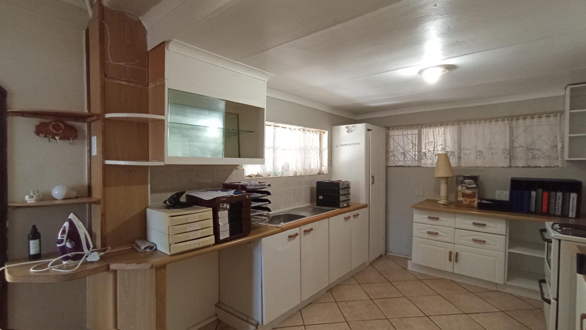 Kitchen - 37 square meters of property in Sophiatown