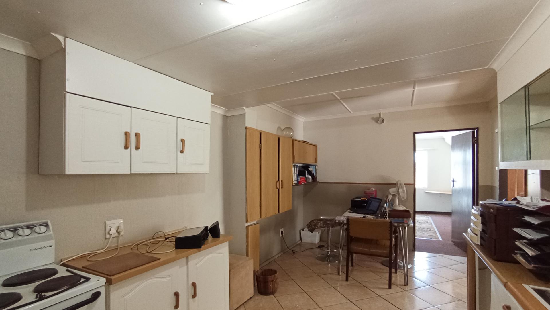 Kitchen - 37 square meters of property in Sophiatown