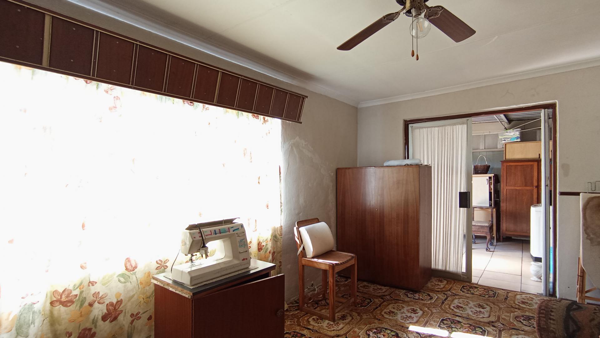 Lounges - 64 square meters of property in Sophiatown