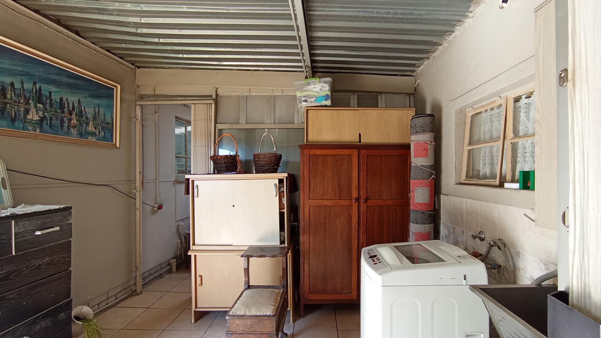 Spaces - 32 square meters of property in Sophiatown