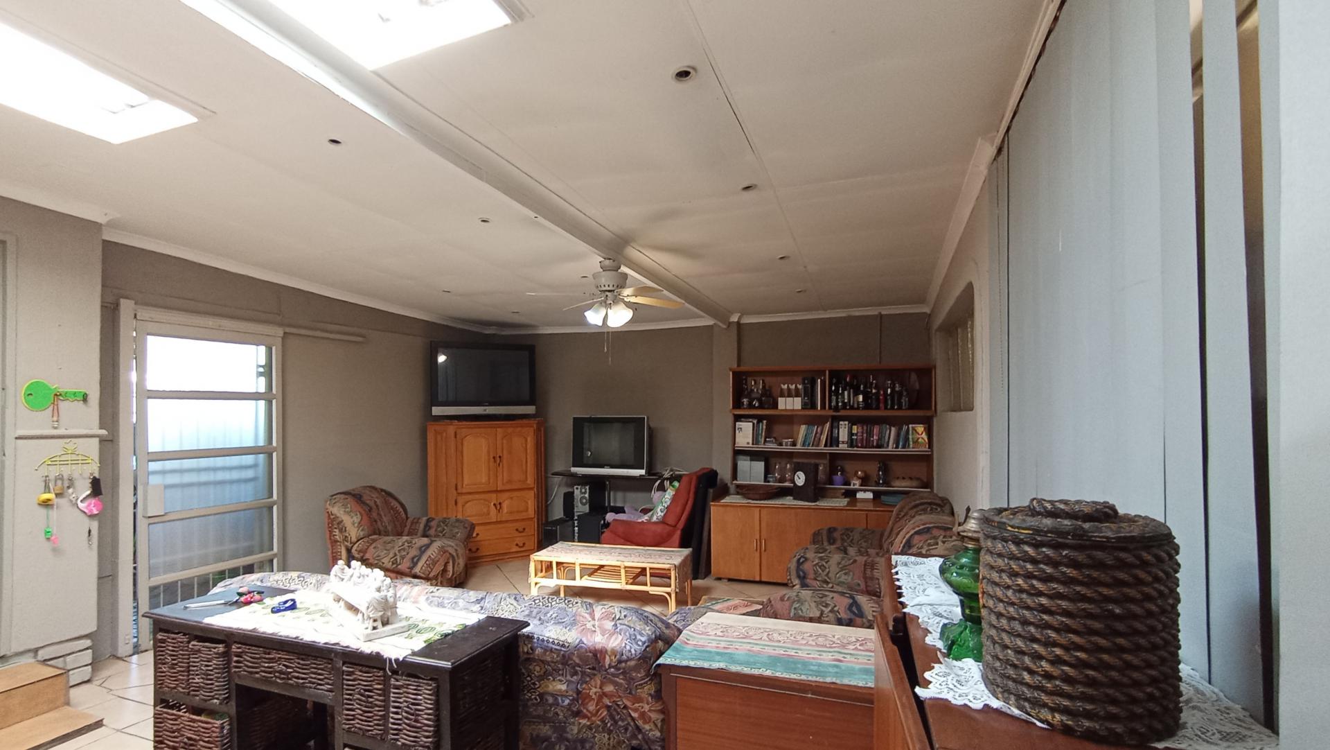 Lounges - 64 square meters of property in Sophiatown