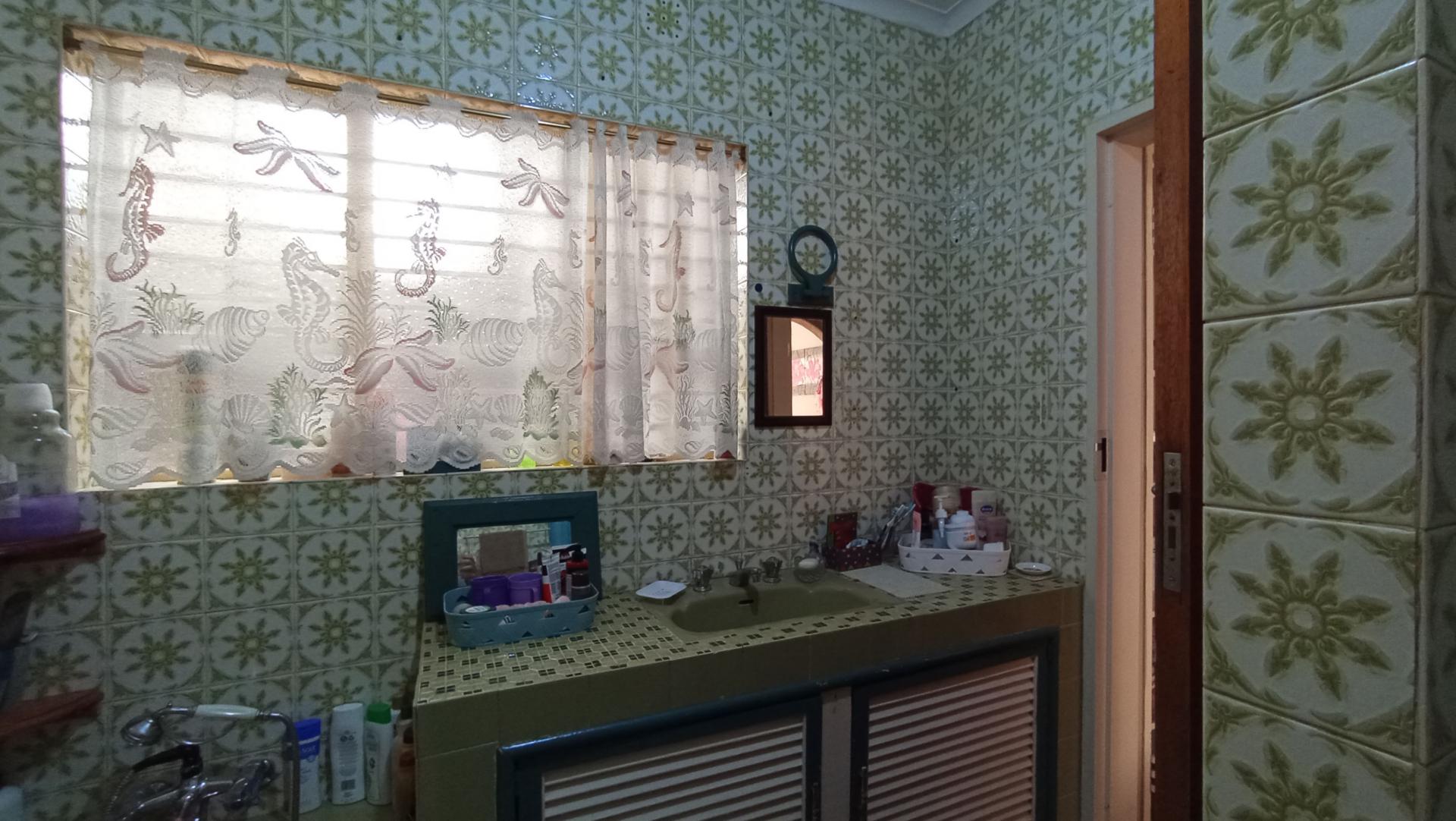 Main Bathroom - 6 square meters of property in Sophiatown