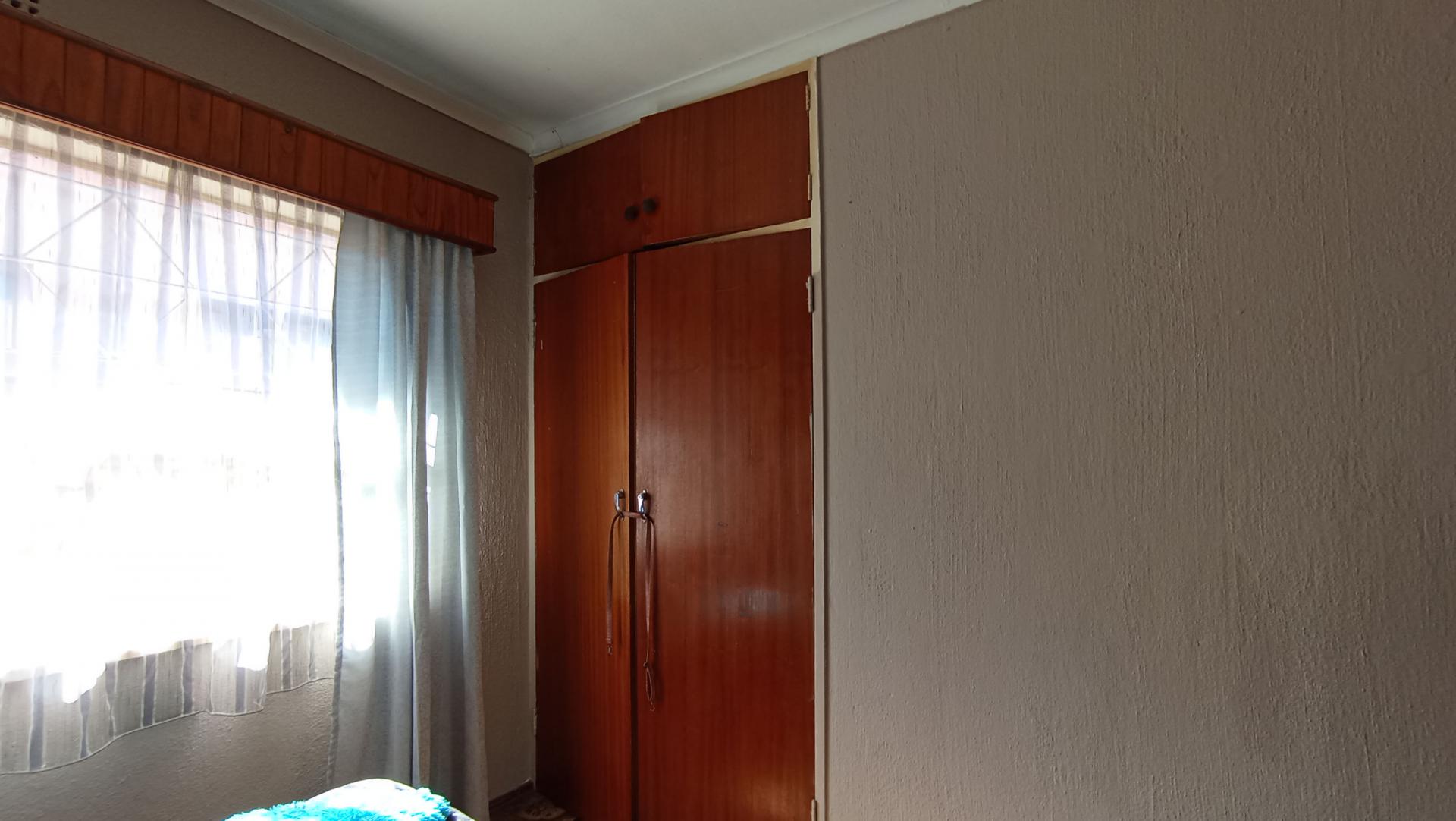 Bed Room 2 - 11 square meters of property in Sophiatown