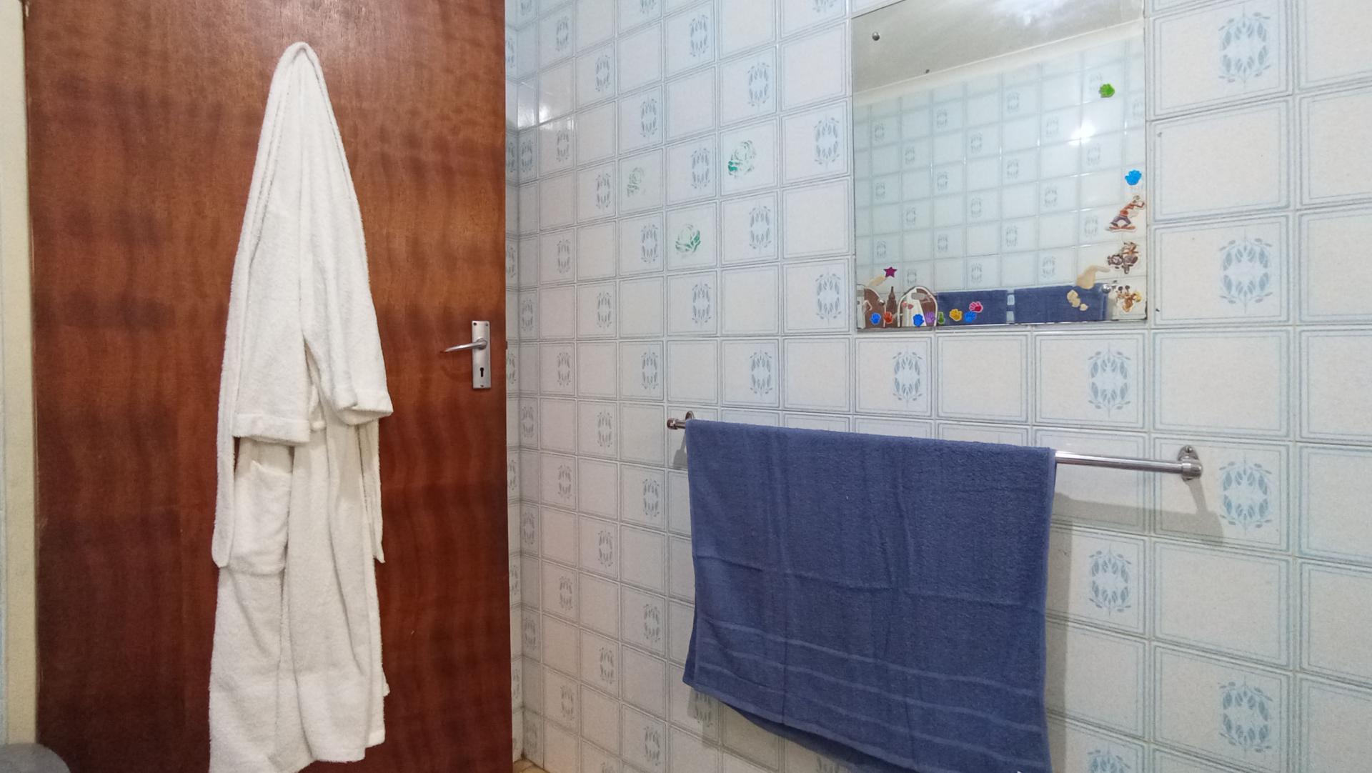 Bathroom 1 - 19 square meters of property in Sophiatown